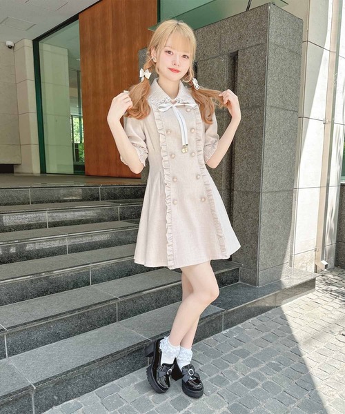 ROJITA(ロジータ)の「レースカラーダブルボタンワンピース(ワンピース・レディース・ブラック/ベージュ/ミント・FREE)」の2枚目の写真