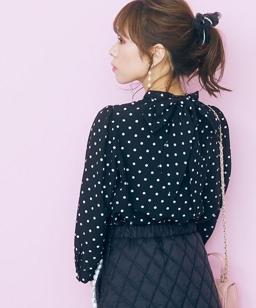 marun(マルン)の「<大きいサイズ> ボータイドットブラウス marun(シャツ/ブラウス・レディース・オフホワイト/ブラック・5L/3L/L/4L/LL)」の8枚目の写真