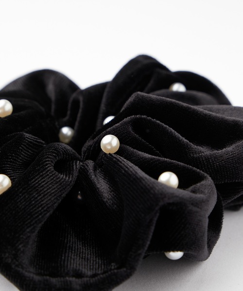 BONLECILL noir（ボンルシールノワール）の「【BONLECILL noir】パールベロアシュシュ（シュシュ・レディース・ブラック・FREE）」の3枚目の写真