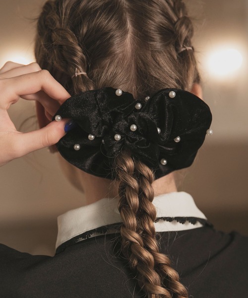 BONLECILL noir（ボンルシールノワール）の「【BONLECILL noir】パールベロアシュシュ（シュシュ・レディース・ブラック・FREE）」の8枚目の写真