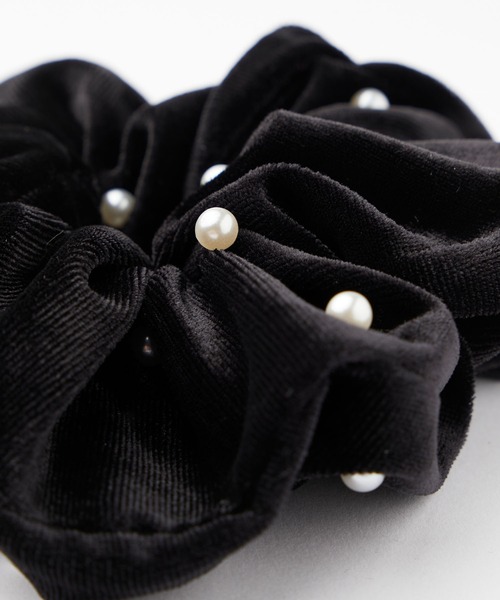 BONLECILL noir（ボンルシールノワール）の「【BONLECILL noir】パールベロアシュシュ（シュシュ・レディース・ブラック・FREE）」の13枚目の写真