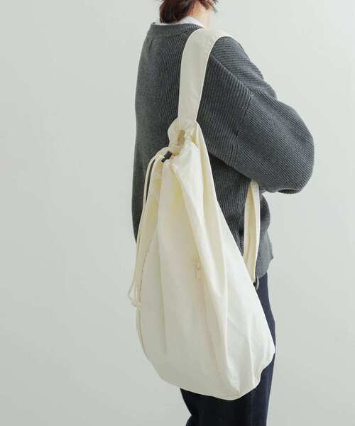 URBAN RESEARCH DOORS（アーバンリサーチドアーズ）の「ドロストリングワンショルダー（ショルダーバッグ・メンズ・オフホワイト/グレー系その他/ブラック・-）」の6枚目の写真