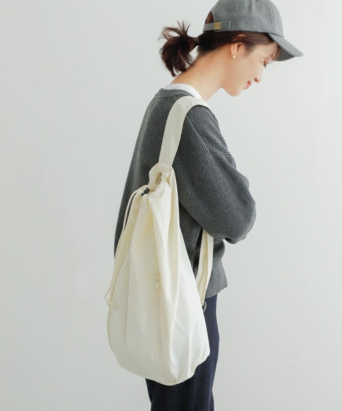 URBAN RESEARCH DOORS（アーバンリサーチドアーズ）の「ドロストリングワンショルダー（ショルダーバッグ・メンズ・オフホワイト/グレー系その他/ブラック・-）」の7枚目の写真