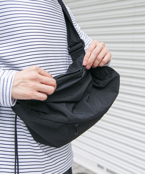 URBAN RESEARCH DOORS（アーバンリサーチドアーズ）の「ドロストリングワンショルダー（ショルダーバッグ・メンズ・オフホワイト/グレー系その他/ブラック・-）」の11枚目の写真