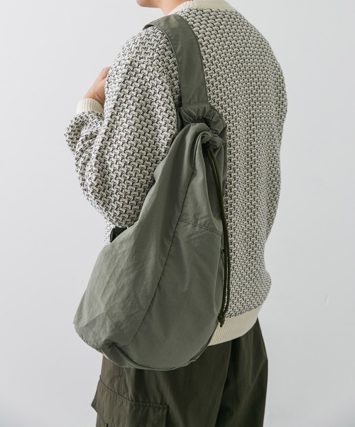 URBAN RESEARCH DOORS（アーバンリサーチドアーズ）の「ドロストリングワンショルダー（ショルダーバッグ・メンズ・オフホワイト/グレー系その他/ブラック・-）」の15枚目の写真