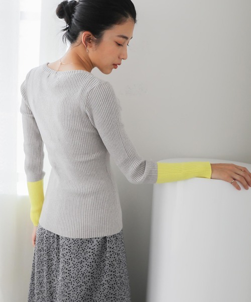 Bou Jeloud（ブージュルード）の「バイカラースリーブリブニットプルオーバー（ニット/セーター・レディース・ブラック/アイボリー/グレー/ネイビー・FREE）」の13枚目の写真