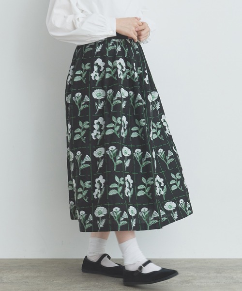 bulle de savon（ビュルデサボン）の「花切手の刺しゅう フレアー