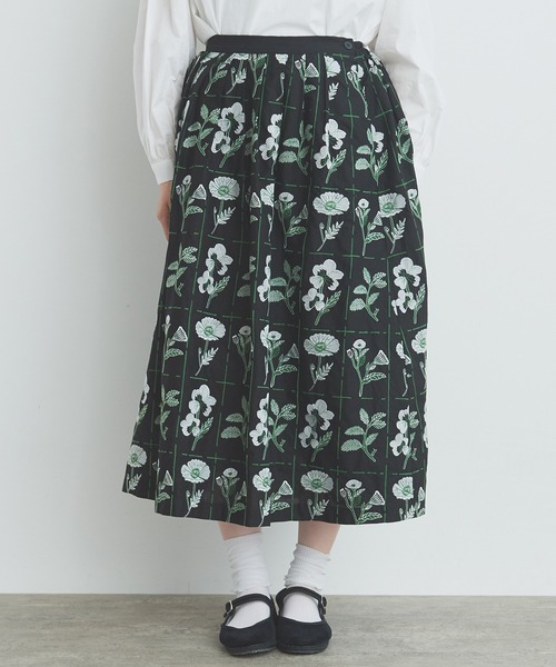 bulle de savon（ビュルデサボン）の「花切手の刺しゅう フレアー