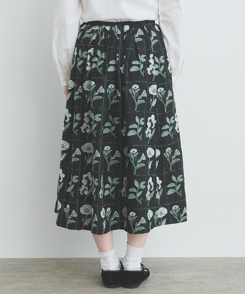 bulle de savon（ビュルデサボン）の「花切手の刺しゅう フレアー