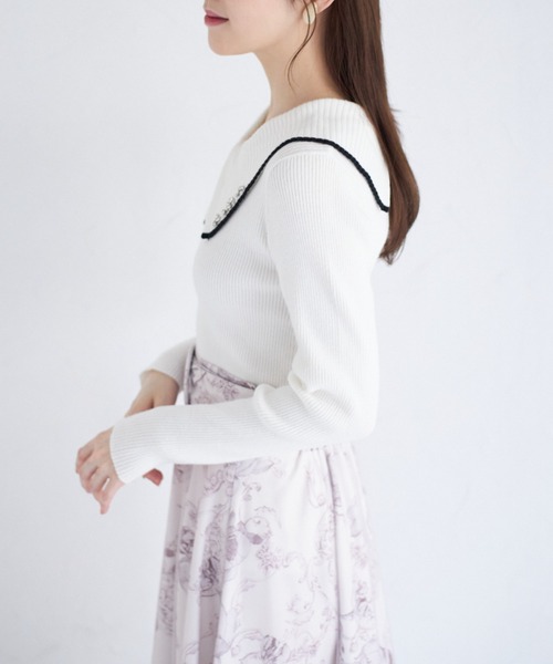 tocco closet（トッコ　クローゼット）の「パールビジュー付き配色ライン入りビックカラーリブニットプルオーバー（ニット/セーター・レディース・オフホワイト/ブラック・M）」の4枚目の写真