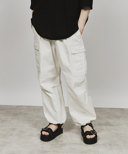 tk.TAKEO KIKUCHI(ティーケータケオキクチ)の「◆デニムカーゴパンツ(カーゴパンツ・メンズ・ライトブルー/チャコールグレー/オフホワイト・01/02/03)」の2枚目の写真
