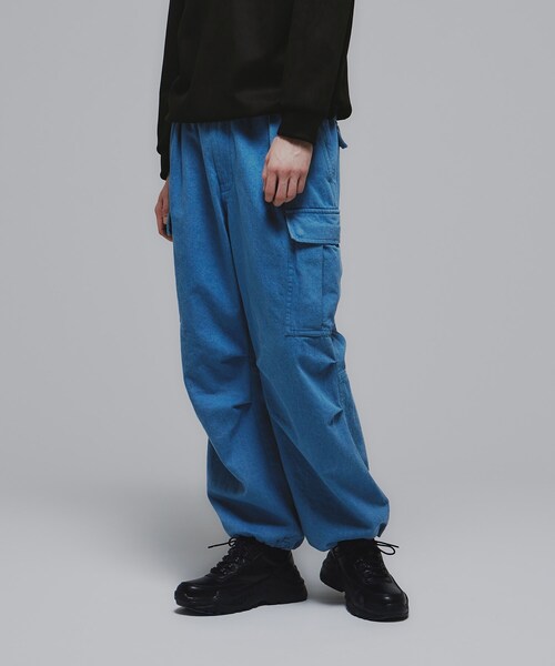 tk.TAKEO KIKUCHI(ティーケータケオキクチ)の「◆デニムカーゴパンツ(カーゴパンツ・メンズ・ライトブルー/チャコールグレー/オフホワイト・01/02/03)」の3枚目の写真