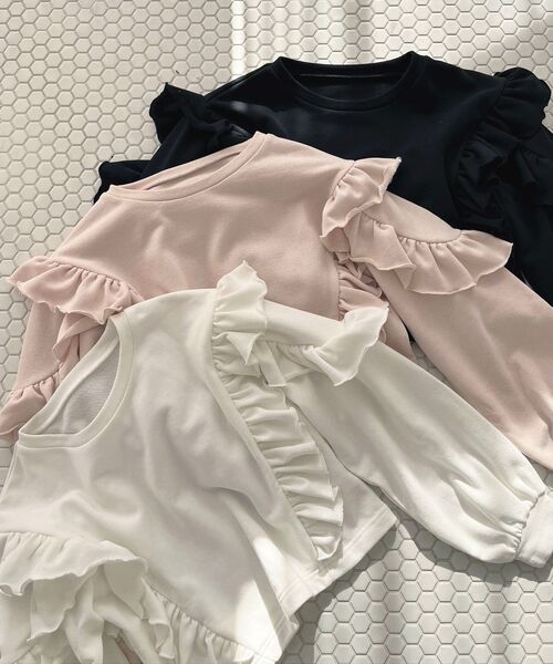 MAJESTIC LEGON(マジェスティックレゴン)の「フェミニンフリルスウェット(スウェット・レディース・ブラック/ピンクベージュ/オフホワイト・MEDIUM)」の2枚目の写真
