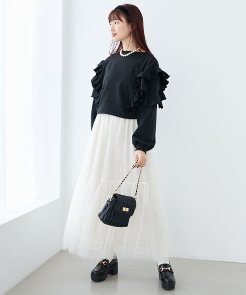 MAJESTIC LEGON(マジェスティックレゴン)の「フェミニンフリルスウェット(スウェット・レディース・ブラック/ピンクベージュ/オフホワイト・MEDIUM)」の4枚目の写真