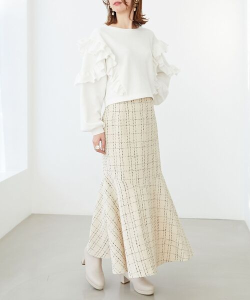 MAJESTIC LEGON(マジェスティックレゴン)の「フェミニンフリルスウェット(スウェット・レディース・ブラック/ピンクベージュ/オフホワイト・MEDIUM)」の13枚目の写真