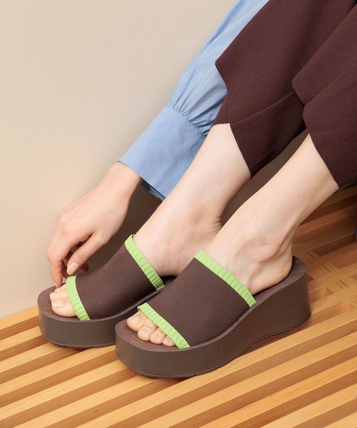 LOWRYS FARM（ローリーズファーム）の「カンドウフィットニットサンダル　106314（サンダル・レディース・シルバー/ブラック/ベージュ/ブラウン/ライトブルー/ブラック系その他・LARGE/MEDIUM/SMALL）」の19枚目の写真