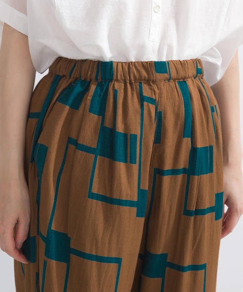 PICCIN（ピッチン）の「【WEB限定】フレックススラブ幾何学プリントイージーパンツ（その他パンツ・レディース・ネイビー/ブラウン/ブラック・M）」の17枚目の写真