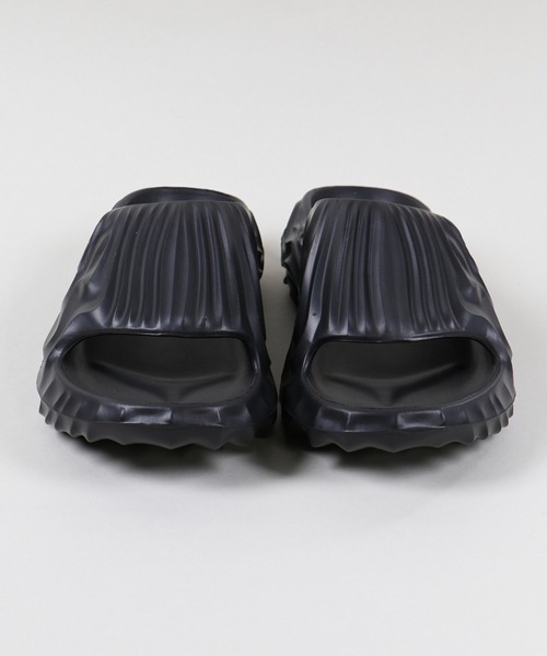 SPINNS（スピンズ）の「EVA素材 泥デザインスポーツサンダル（サンダル・メンズ・ブラック・26/27）」の4枚目の写真