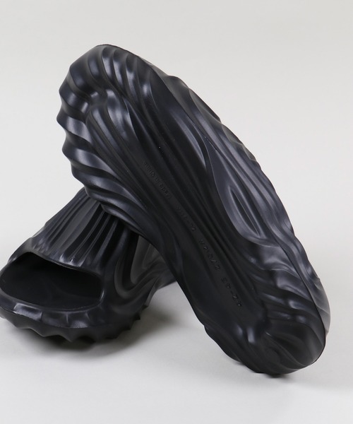 SPINNS（スピンズ）の「EVA素材 泥デザインスポーツサンダル（サンダル・メンズ・ブラック・26/27）」の8枚目の写真