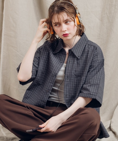 MUHET(ミュエータ)の「アソートレギュラーカラーシャツ(シャツ/ブラウス・レディース・カーキ/チャコールグレー/ブルー/オフホワイト・X-LARGE/MEDIUM)」の3枚目の写真