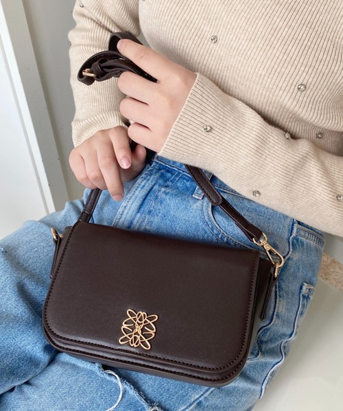 moment+（モーメントプラス）の「フロントモチーフフラップショルダー  