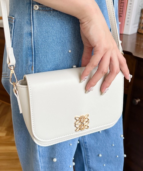 moment+(モーメントプラス)の「フロントモチーフフラップショルダーバッグ(ショルダーバッグ・レディース・アイボリー/ブラウン/ブラック・FREE)」の6枚目の写真