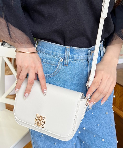 moment+(モーメントプラス)の「フロントモチーフフラップショルダーバッグ(ショルダーバッグ・レディース・アイボリー/ブラウン/ブラック・FREE)」の8枚目の写真