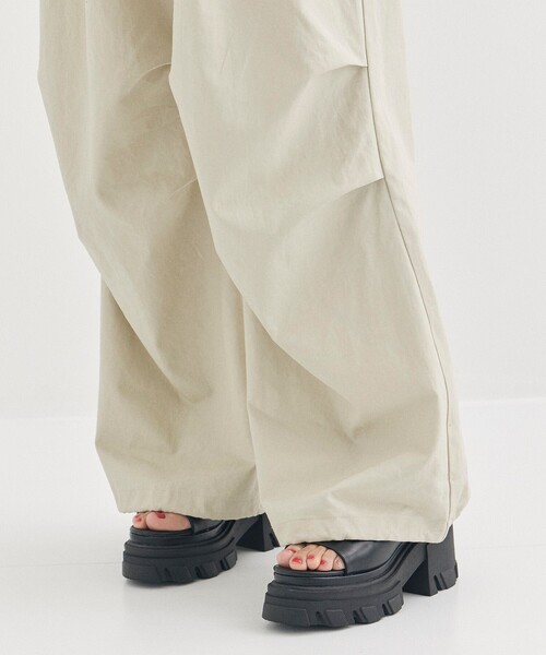 STUDIOUS(ステュディオス)の「【STUDIOUS/ステュディオス】Parachute Jumpsuit/パラシュートジャンプスーツ(つなぎ/オールインワン・レディース・ライトベージュ/ブラック・FREE)」の16枚目の写真