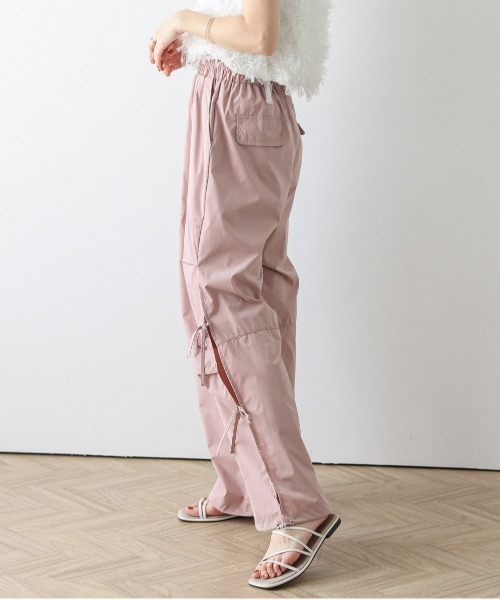AMELY(エミリー)の「サイドスリットリボンミリタリーパンツ(カーゴパンツ・レディース・ブラック/オリーブ/ピンク/ホワイト・フリー)」の19枚目の写真