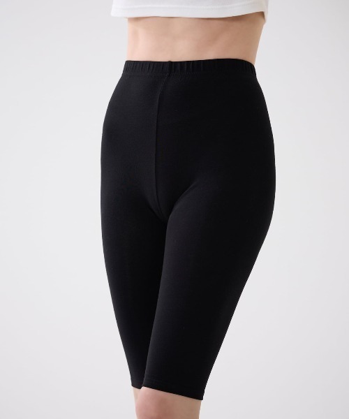 tutuanna(チュチュアンナ)の「綿混5分丈レギンス(レギンス/スパッツ・レディース・ブラック・M/L/XL)」の1枚目の写真