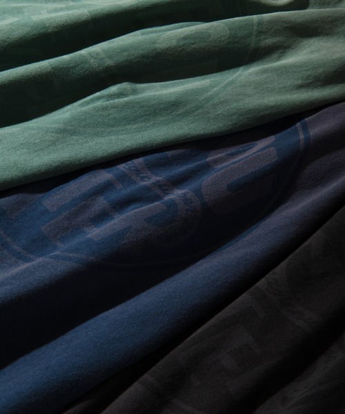 MAGIC NUMBER(マジック ナンバー)の「【MAGIC NUMBER】SEE YOU IN THE WATER XV SUNFADE L/S T-SHIRT(Tシャツ/カットソー・メンズ・チャコールグレー/ダークグリーン/ネイビー・MEDIUM/LARGE/X-LARGE)」の4枚目の写真