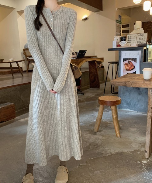 ECLIN（エクラン）の「2024AW新作ヘンリーネックAラインリブワンピース（Tシャツ/カットソー・レディース・チャコールグレー/ミックスグレー・FREE）」の10枚目の写真