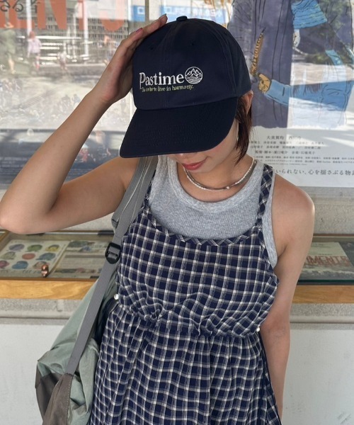 nemne store（ネンネストア）の「カラーロゴ刺繍キャップ（キャップ・レディース・ネイビー/レッド/ブルー・フリー）」の4枚目の写真