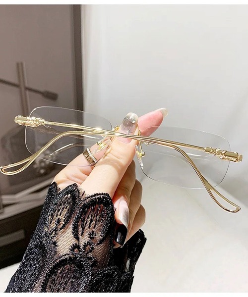 BARELY BLUE(ベアリーブルー)の「【 BARELY BLUE / ベアリーブルー 】 スタイリッシュ リムレス 調光メガネ / サングラス(サングラス・レディース・シルバー/ゴールド・FREE)」の10枚目の写真