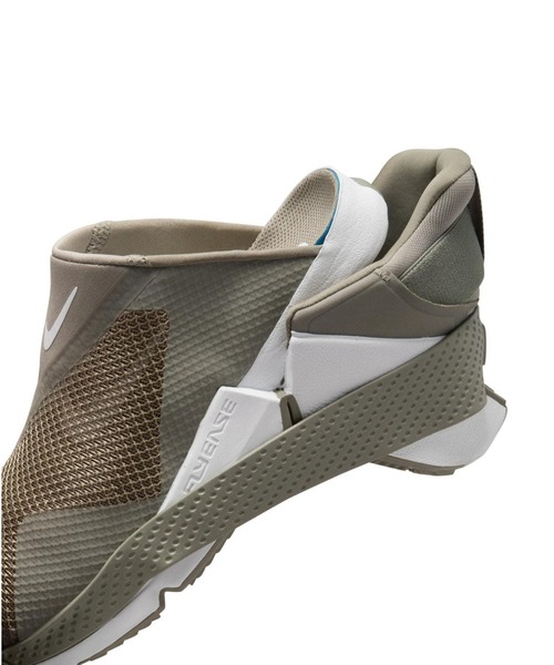 NIKE(ナイキ)の「NIKE ナイキ W GO FLYEASE ゴー フライイーズ WDR5540 ABC-MART限定 *300LTARMY/WHT(スリッポン・メンズ・グリーン・23.5cm/23.0cm/22.5cm/22.0cm/28.5cm/28.0cm/27.5cm/27.0cm/26.5cm/26.0cm/25.5cm/25.0cm/24.5cm/24.0cm/29.0cm)」の2枚目の写真