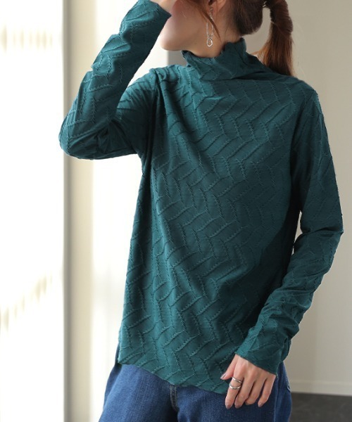 HUG.U(ハグユー)の「立つハイネックトップス(Tシャツ/カットソー・レディース・ホワイト/ダークブラウン/ブラック/ブルーグリーン・FREE)」の4枚目の写真