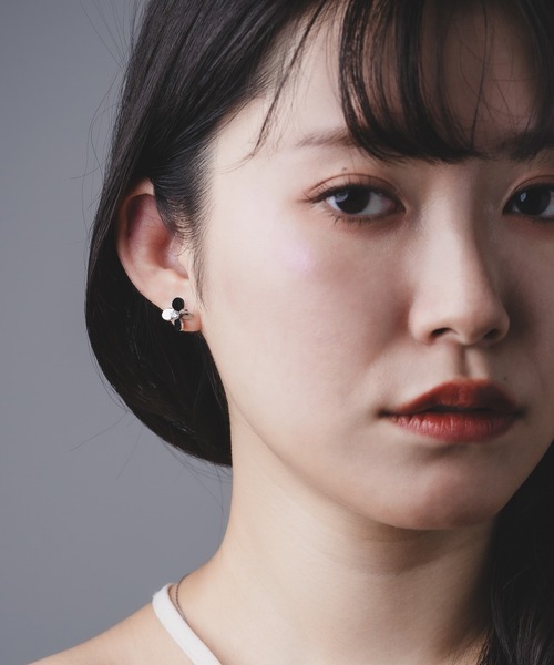 Os accessory(オズアクセサリー)の「Os -オズ- タイニーフラワー ピアス【金属アレルギー対応】(ピアス(両耳用)・レディース・シルバー/ゴールド・ONE SIZE)」の18枚目の写真