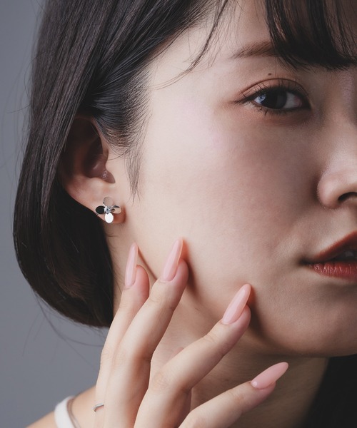 Os accessory(オズアクセサリー)の「Os -オズ- タイニーフラワー ピアス【金属アレルギー対応】(ピアス(両耳用)・レディース・シルバー/ゴールド・ONE SIZE)」の15枚目の写真