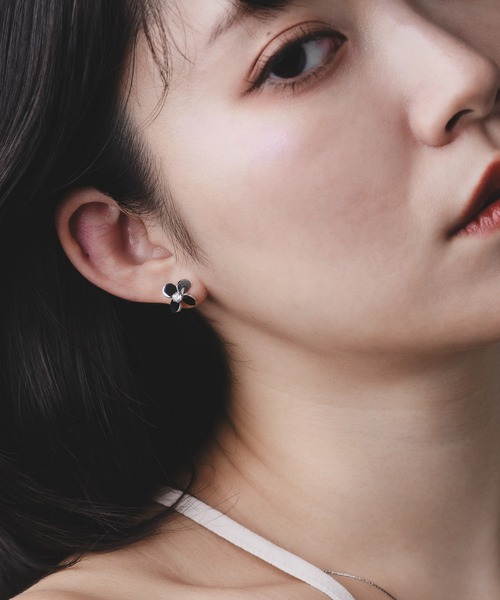 Os accessory(オズアクセサリー)の「Os -オズ- タイニーフラワー ピアス【金属アレルギー対応】(ピアス(両耳用)・レディース・シルバー/ゴールド・ONE SIZE)」の14枚目の写真