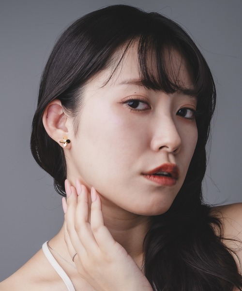 Os accessory(オズアクセサリー)の「Os -オズ- タイニーフラワー ピアス【金属アレルギー対応】(ピアス(両耳用)・レディース・シルバー/ゴールド・ONE SIZE)」の7枚目の写真
