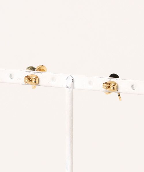 Os accessory(オズアクセサリー)の「Os -オズ- タイニーフラワー ピアス【金属アレルギー対応】(ピアス(両耳用)・レディース・シルバー/ゴールド・ONE SIZE)」の22枚目の写真