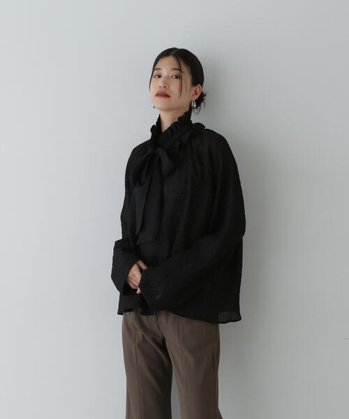 N.(N. Natural Beauty Basic)(エヌエヌナチュラルビューティーベーシック)の「◆2wayフリルネックブラウス(シャツ/ブラウス・レディース・ブラック/ホワイト/イエロー・MEDIUM)」の10枚目の写真