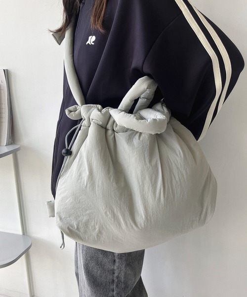 AS KNOW AS plus(アズノゥアズプラス)の「パテッド3wayショルダーバッグ(ショルダーバッグ・レディース・ブラック/グレー/アイボリー/ブルー・FREE)」の2枚目の写真