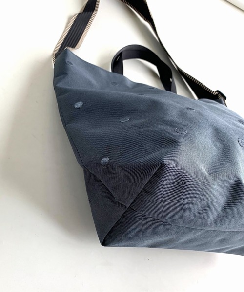 Q(キュー)の「ドット刺繍 ナイロン2wayトート(トートバッグ・レディース・チャコールグレー/ブラック・ONE SIZE)」の21枚目の写真