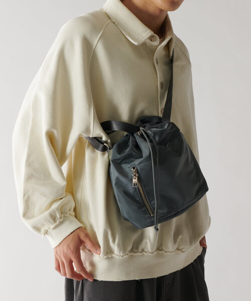 Lui's（ルイス）の「【AS2OV / アッソヴ】Lui's エクスクルーシブ / 巾着バッグ（ショルダーバッグ・メンズ・ブラック/グレー・FREE）」の21枚目の写真