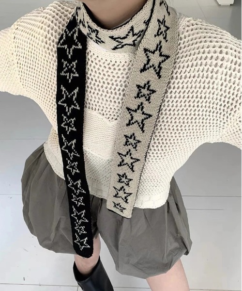 Port（ポート）の「【 antique andico / アンティーク アンディコ 】 バイカラー ジャガード ニット スター スリム マフラー / ストール #_（マフラー・レディース・ブラック/ブラック×レッド/ライトブルー/ブルー・FREE）」の2枚目の写真