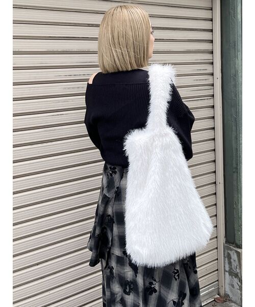 MURUA（ムルーア）の「フェイクファーラメロゴトートバッグ（トートバッグ・レディース・ホワイト/グレー/ブラック・FREE）」の13枚目の写真