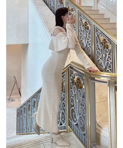 EATME（イートミー）の「フェイクファーオフショルニットワンピース