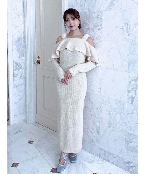 EATME（イートミー）の「フェイクファーオフショルニットワンピース