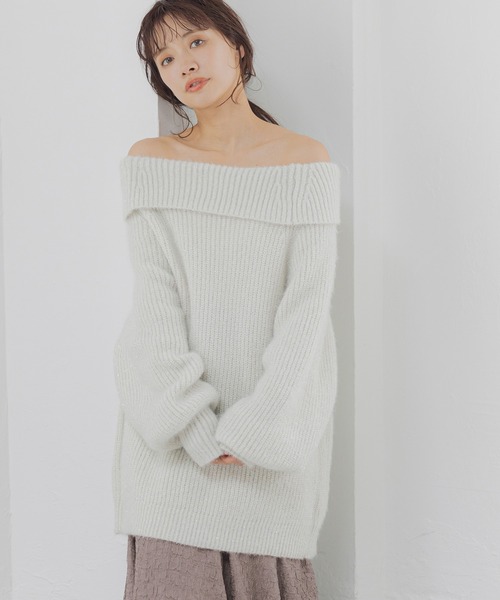 mysty woman（ミスティウーマン）の「ラメシャギーオフショルプルオーバー　291389（ニット/セーター・レディース・オフホワイト/ブラック/グレイッシュベージュ/ライトブルー・FREE）」の2枚目の写真